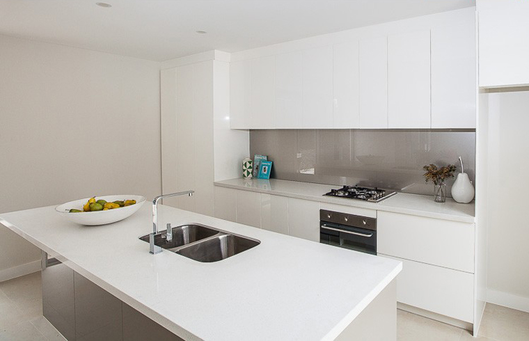 Customize Apartment White and Grey Lacquer Kitchen Cabinets 
