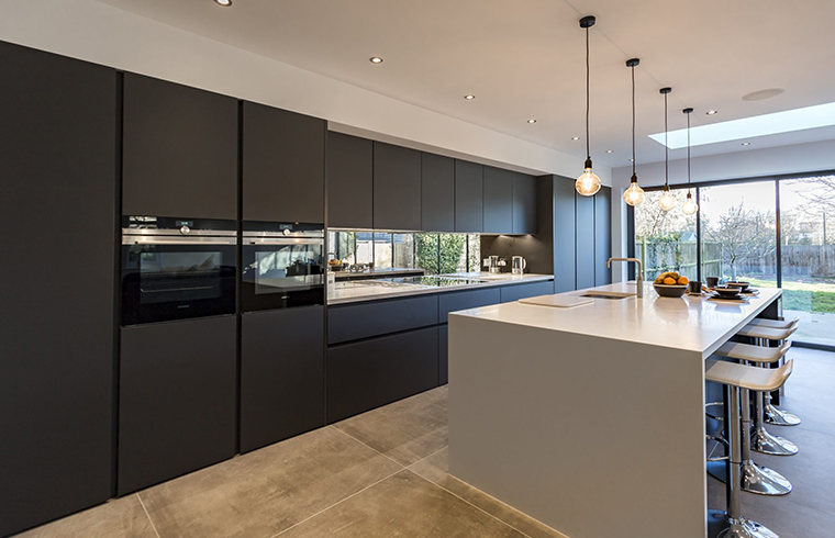Contemporary Matt Grey Kitchen Cabinets with Pure White Countertop