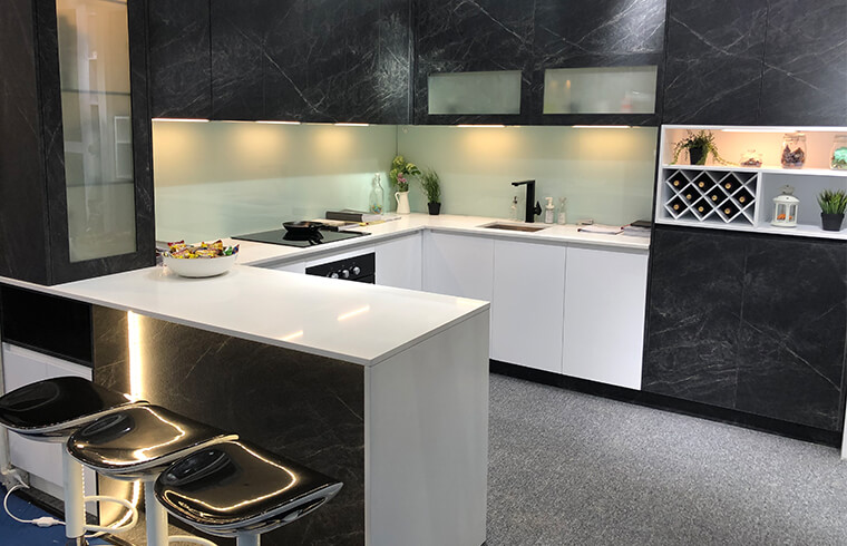 Wood Veneer vs Laminate Kitchen Cabinets: Which Material Is More Cost-Effective?